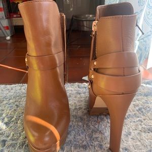 Gianni Bini heeled booties